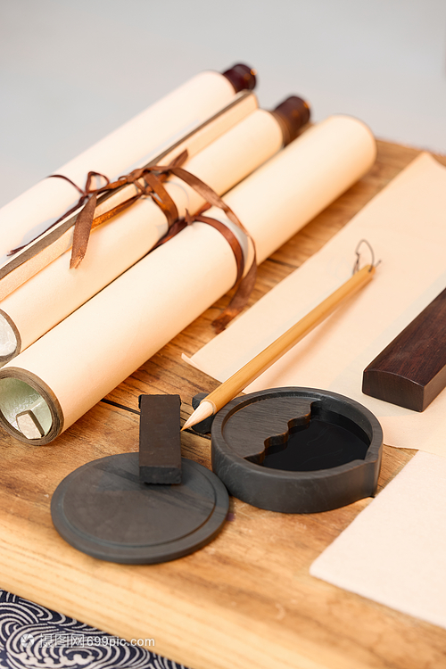 笔墨丹青与粉黛胭脂——书法用品与化妆品的艺术交融